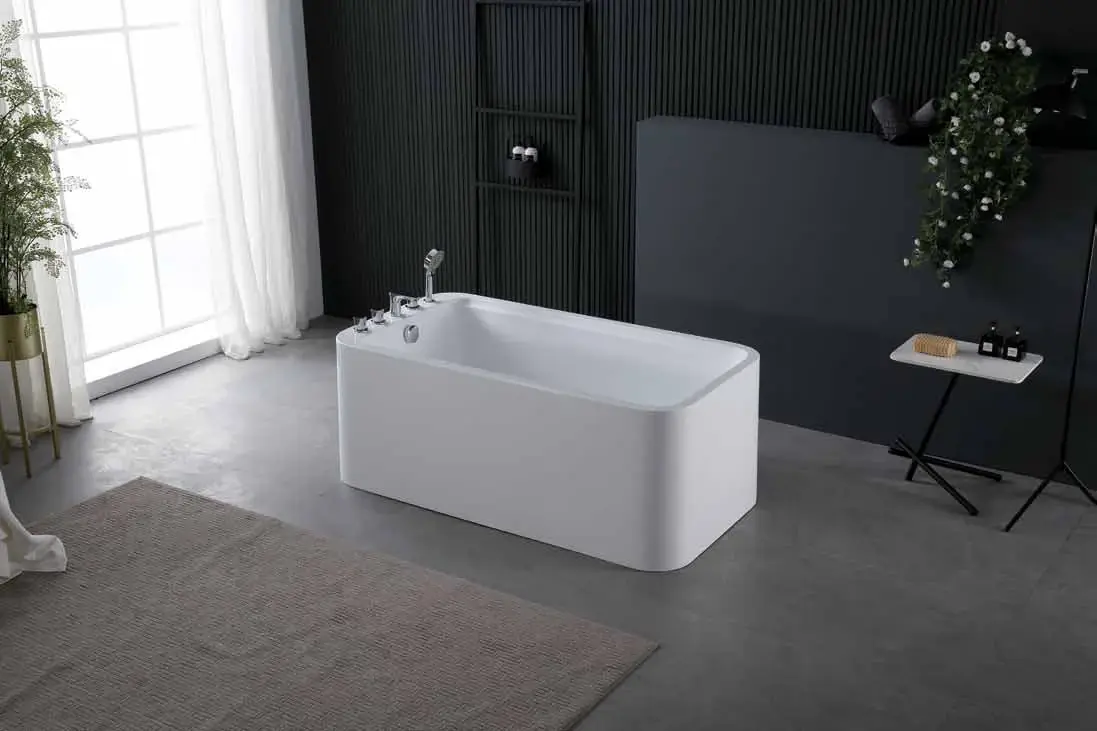 Coordinated faucet series: Deck-mounted filler application