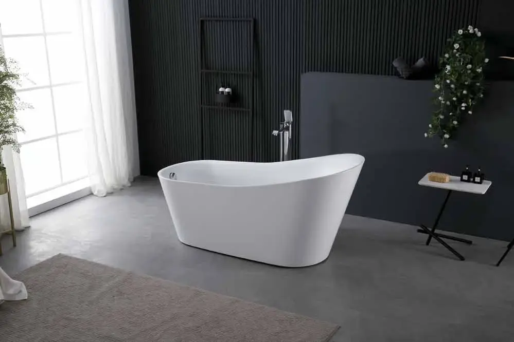 Modern freestanding baths: Sculptural freestanding bath