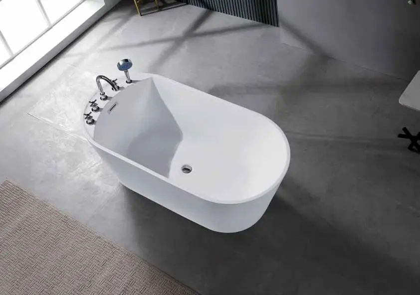 Modern freestanding baths: Asymmetric statement bath