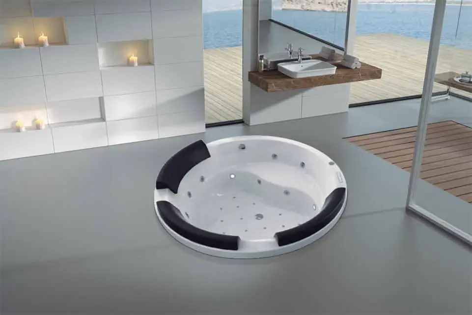 Built-in bathtub systems: Large-format built-in system