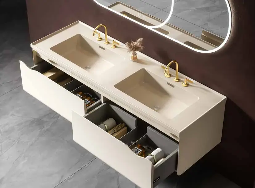 Statement double-basin suites: Wide integrated double-basin suite
